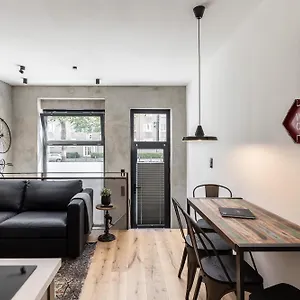industrial-57sqm-3room-maisonette-apt-near-center.find-berlin-hotels.com/